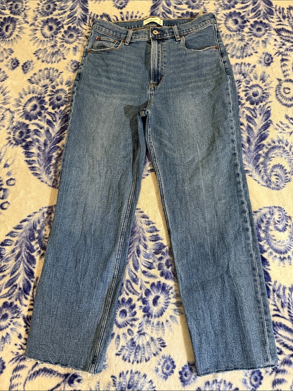 Abercrombie & Fitch Women's Straight Jeans in Medium Blue Denim